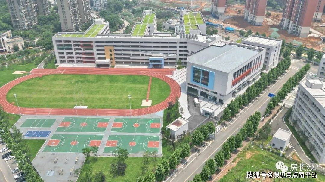 南雅马栏山文创中学项目东侧规划金马小学,马栏山中学两所学校,周边