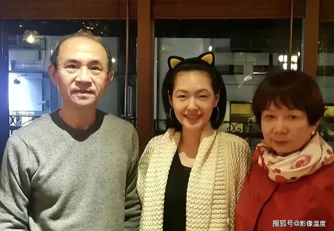 小s公公家中猝亡:拥有财富几十亿,对媳妇小s如亲女儿!