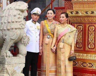 原创泰国王室尴尬的公务三人行贵妃没专属徽章没御伞