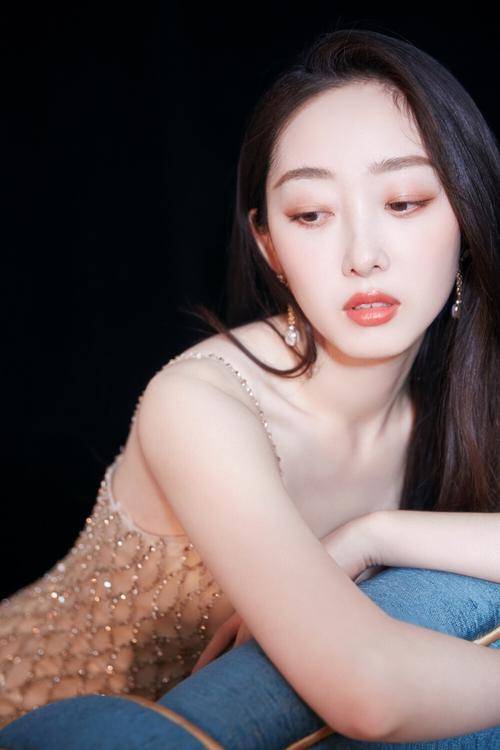 蒋梦婕写真大片魅力爆表_白色_笑容_画面