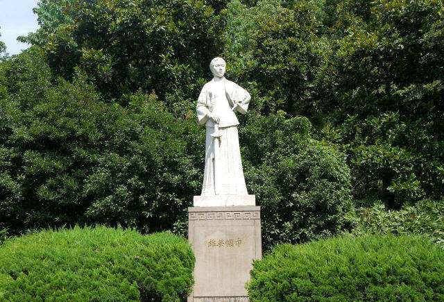 原创秋瑾为何被下葬10次江湖女侠坎坷的身后事