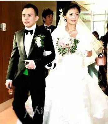 嫁入"假豪门"男子破产,欠下4亿巨债的刘涛竟然又谈"恋爱"_生活_策划