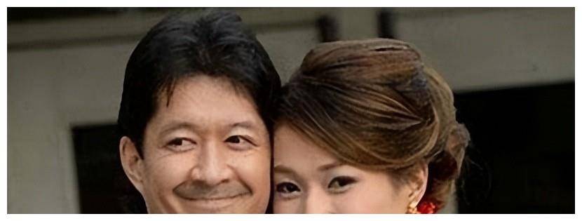 说起钟嘉欣和老公jeremy,也是有点意思.