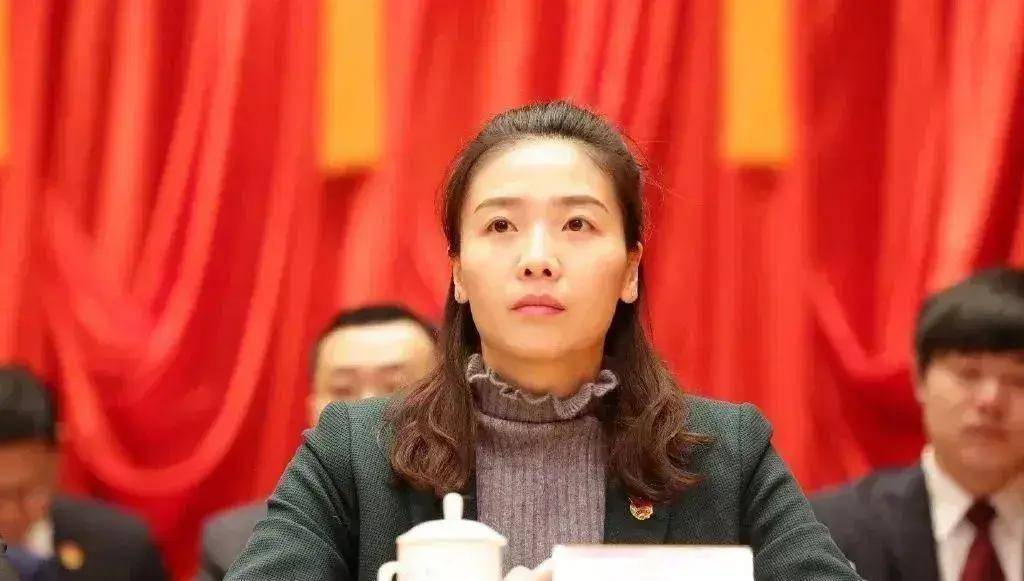 退役后,魏秋月被聘为天津体育职业技术学院副教授.