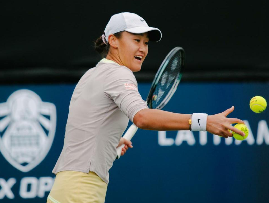 中国女网好消息,2-6后,3号种子退赛,金花名将晋级4强,冲冠_王曦雨