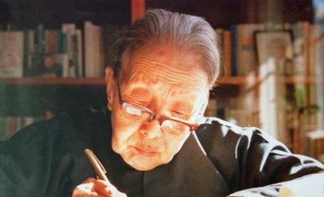 吴山:父亲劈腿,母亲被逼至抑郁,为报复在奶奶冰心墓碑上泼红漆_陈凌霞