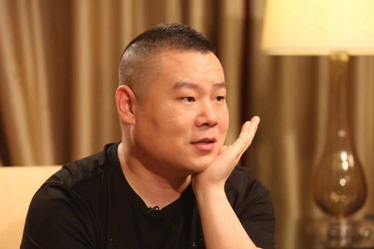 相声界大佬郭德纲,年轻时也曾用尊严换收入.