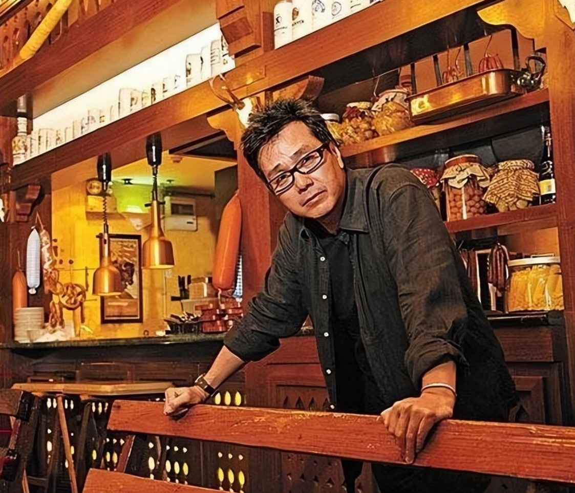 伍卫国曾和刘晓庆苦恋5年分开后不拍戏也不结婚72岁还单身