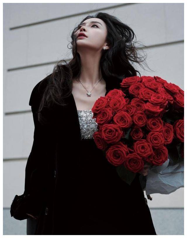 angelababy黑衣写真,夜色中的玫瑰漫步,尽现优雅神秘._生活_魅力_生日