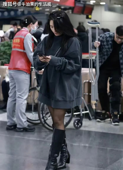 戚薇何洁机场照生图曝光浪姐5未播先火完整名单引热议