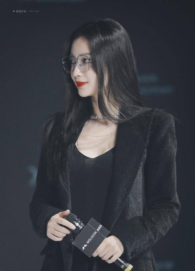 蔡徐坤不愧是cp体质不仅与lisa组cp如今又和baby组姐弟cp