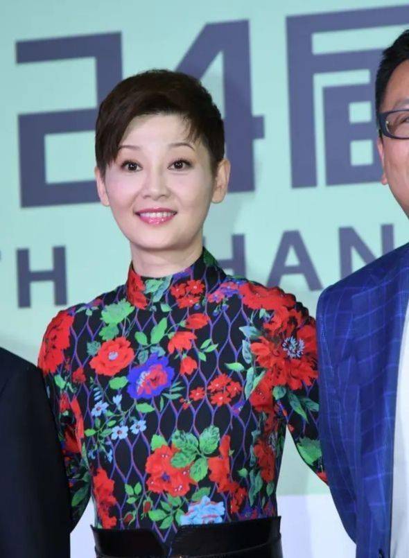 原创没有修图的徐帆气质端庄大气烂大街的条纹还穿出高级感