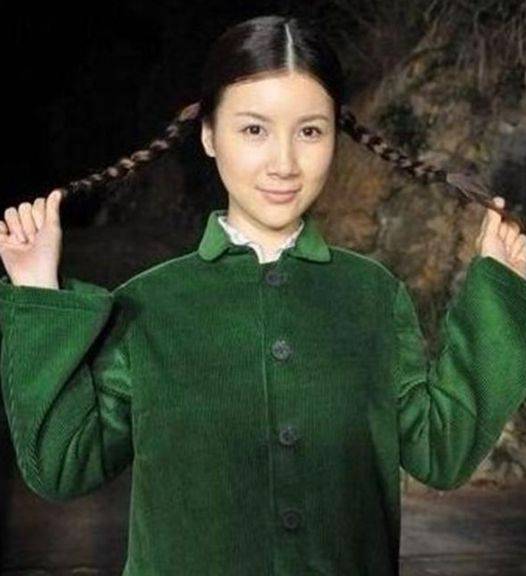 看完李幼斌的妻子,再看何政军的妻子,网友:赵政委真是捡了个宝_范雨