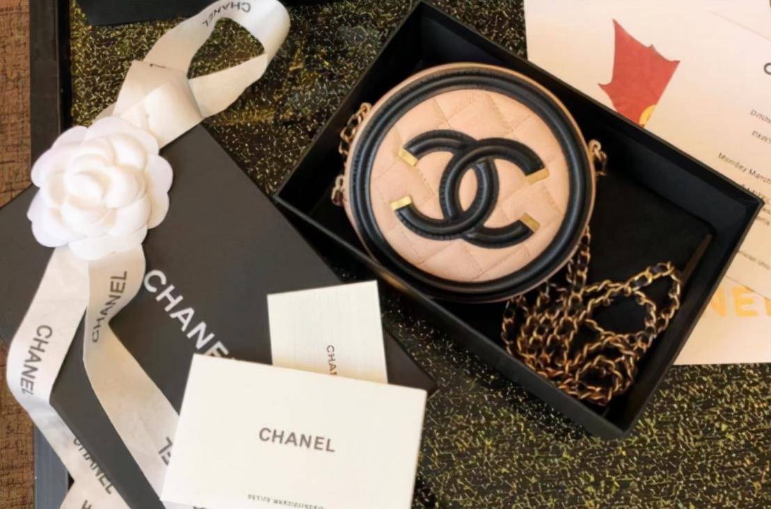 猪生巅峰,吃巧克力喝啤酒,一张皮卖70万,香奈儿定制限量包_德沃伊