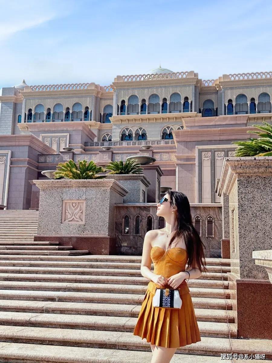 刘亦菲黄裙亮相海滩,美照曝光后网友直呼:女神太美!_照片_工作_自然