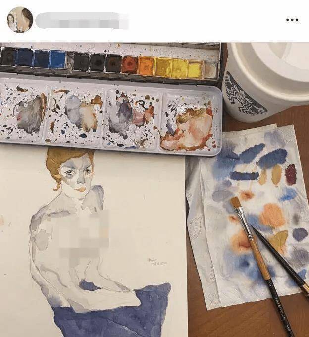 李嫣开新账号罕见晒视频秀正脸,再现王菲双麻花辫,嘴