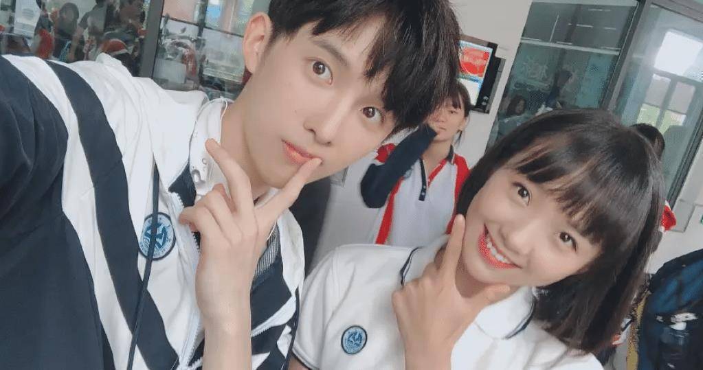 并且吕小雨和孙泽源在剧中的演绎让人很是喜欢的呢,在剧中的互动也是