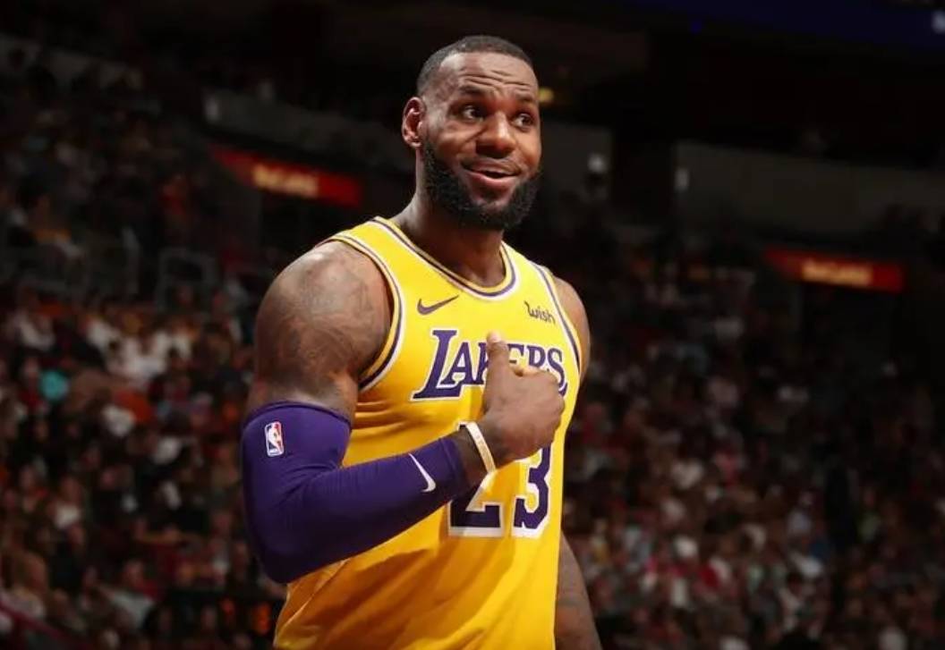 詹姆斯4万分里程碑达成!