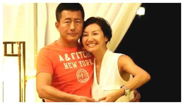 巨星高曙光婚姻炸点!新妻穿搭翻车,远逊前妻之风,揭秘真相!