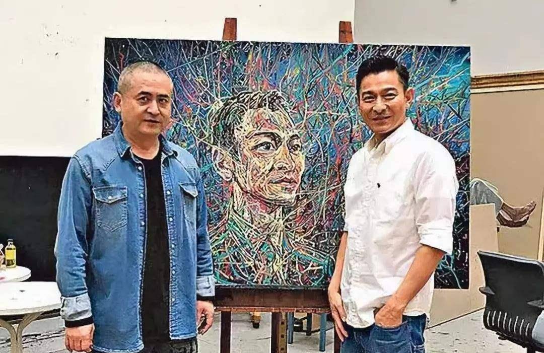 为了保护环境,马云设想画一幅保护地球的画,就这样马云请到了曾梵志