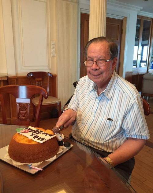 的文将武将,有人年薪10亿,有人一单帮他赚1500亿_霍建宁_庄明月_香港