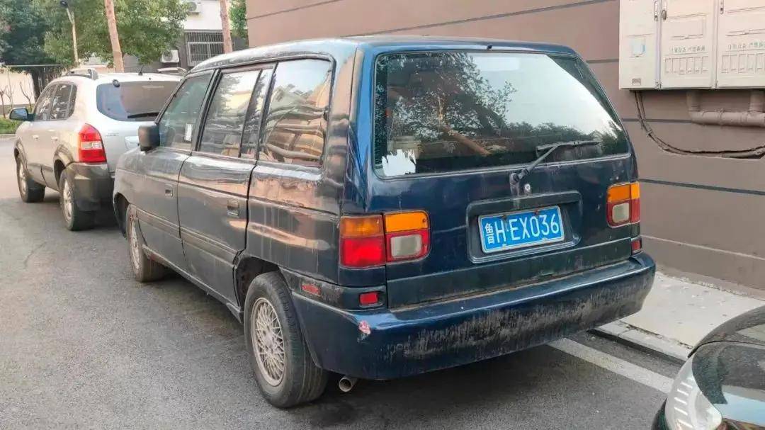 曾在海南组装 丨 近30年前的马自达"商务车"/mazda mpv lv