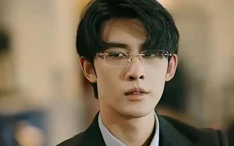 原创张集骏多才多艺的艺人新星