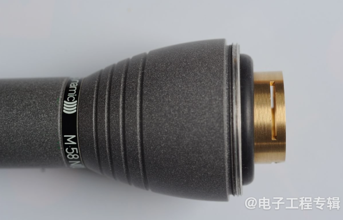 动圈传感器嵌入在黄铜主体中,并带有额外的防喷罩.