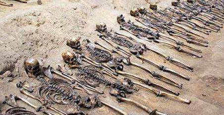 潜水员在水下发现女性尸骨,警察请来考古专家后,揭开一段残酷的黑历