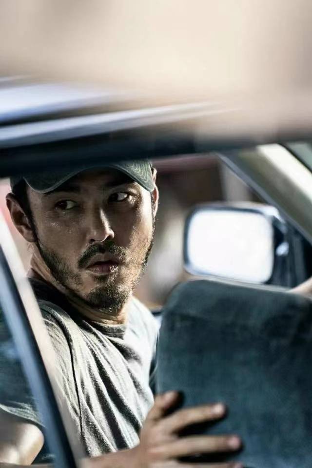 阮经天主演新片票房破亿,挤下春节档大片,角色造型引发热议_电影_陈