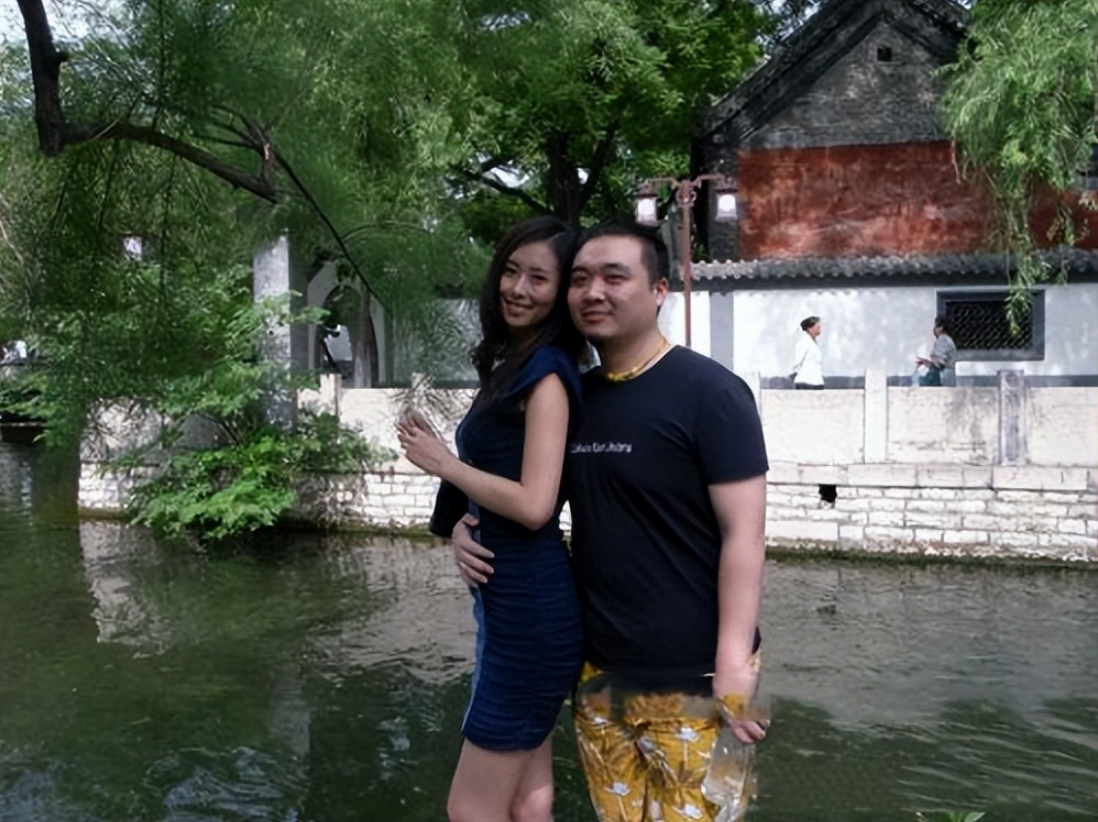 度与收入已经远远超越了自己,杨迪内心的恐惧感犹如熊熊大火燃烧起来