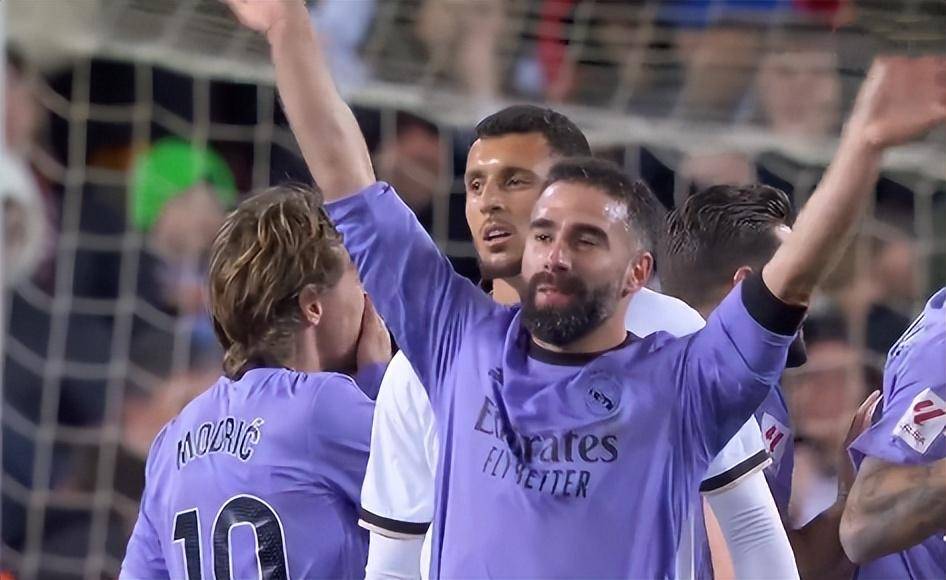 吹掉皇马绝杀还套红牌的裁判 曾吹罚巴萨6个点球_曼萨_比赛_西甲