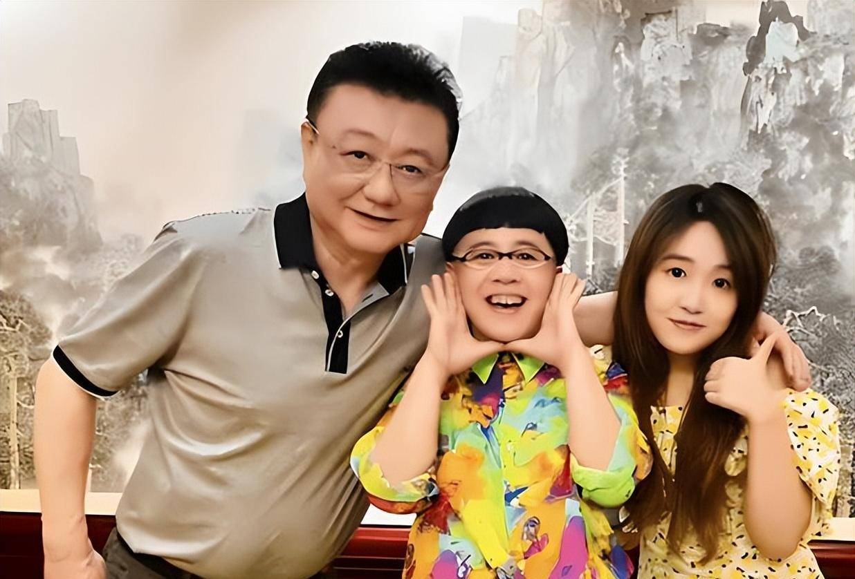 金龟子女儿晒全家福官宣生产,幸福落泪,公开宝宝正脸五