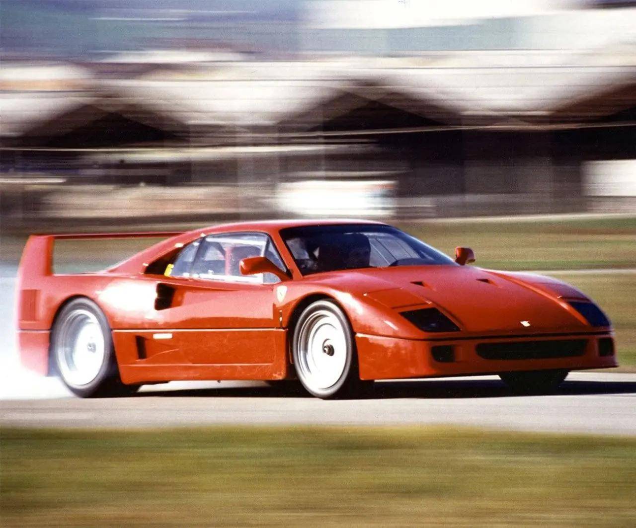 欧洲第二便宜/荷兰法拉利f40上架!不吃不喝47年才能带回家?