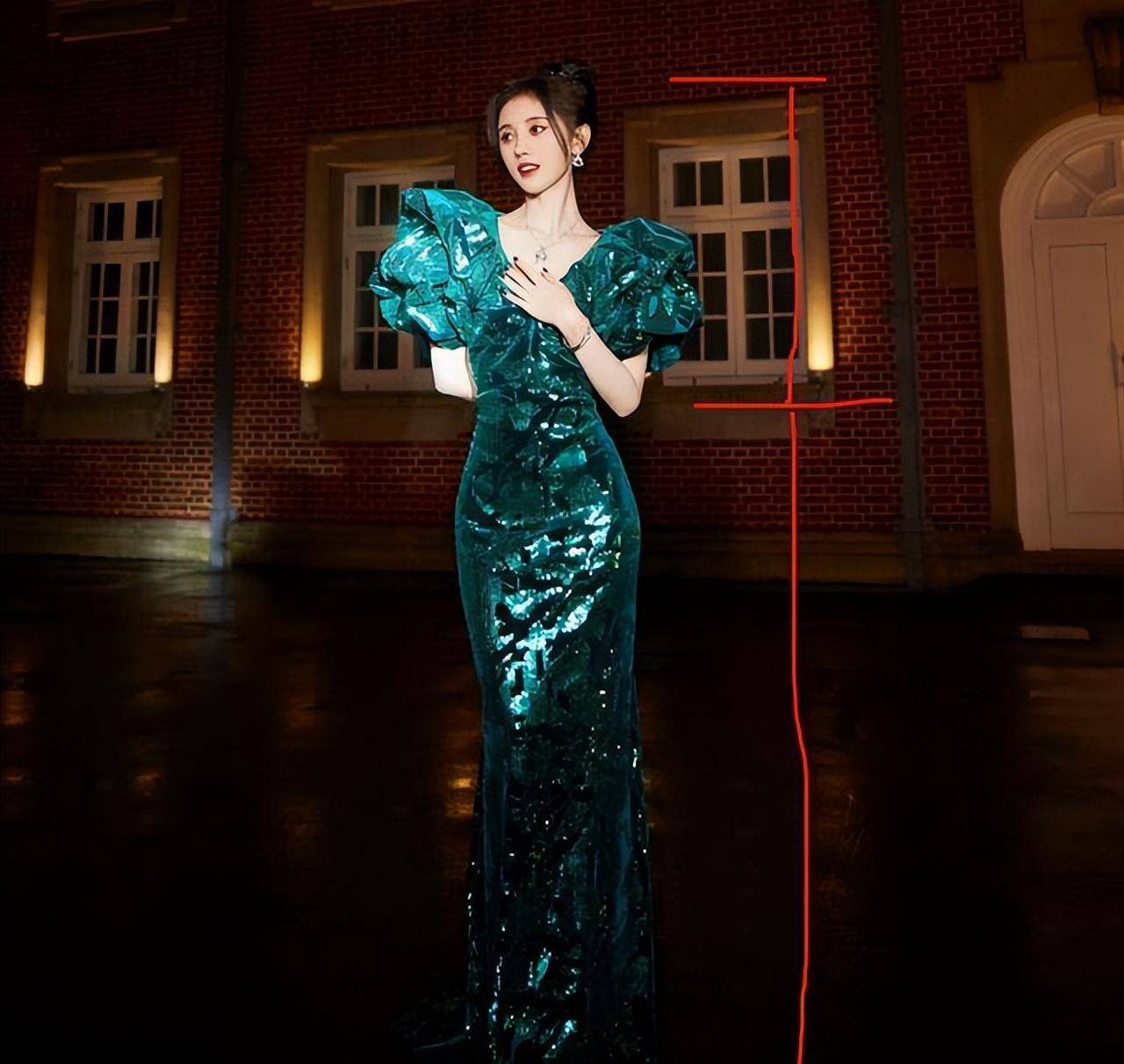 时尚时尚的脸,身材却是干瘪五五分,瞬间拉低了档次_金晨_何晴_鞠婧祎