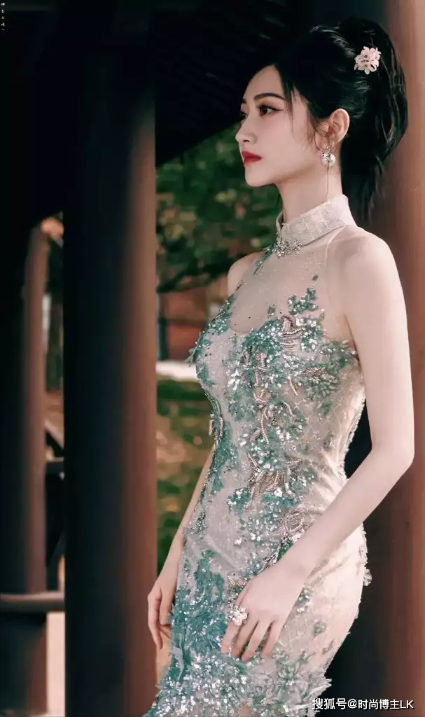 原创被穿旗袍的景甜惊艳了摇曳生姿细品太美了让我越来越上头