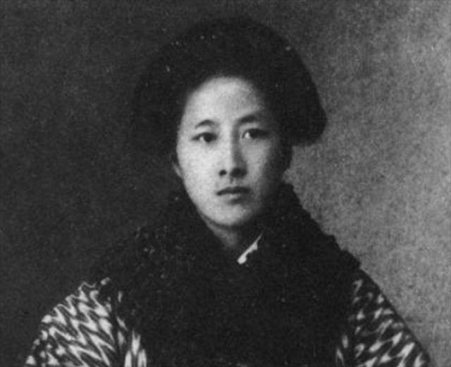 秋瑾之女王灿芝女承母志,中国首位女飞行员,未能手刃仇人成遗憾_母亲