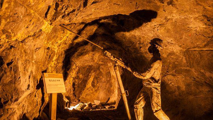 原创浙江挖出江南第一金矿矿工立下大功全国最大金矿石曝光