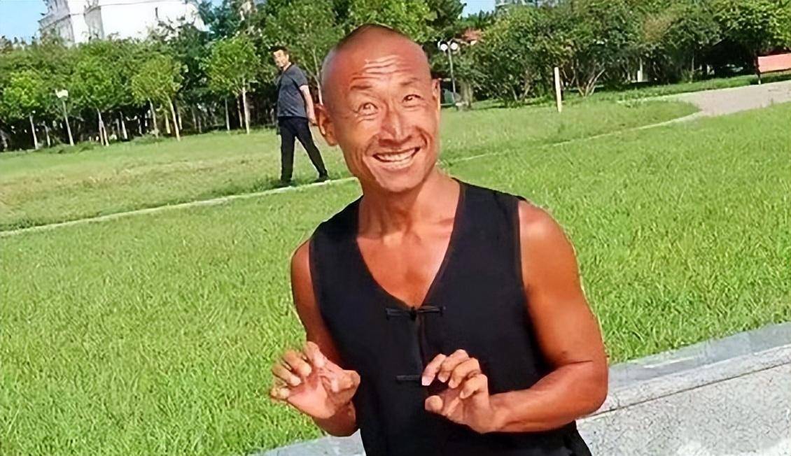 同样是千万网红,怎么差别这么大,一个豪车别墅,一个家徒四壁_奥利