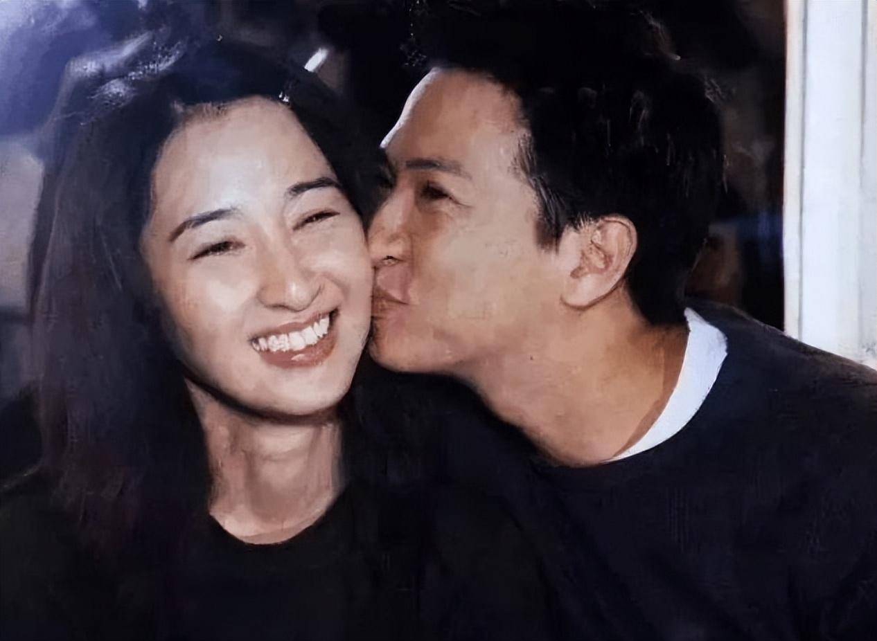 不炒绯闻,痴情的7位女港星,把生活过成了偶像剧_叶子楣_陈慧琳_罗美薇