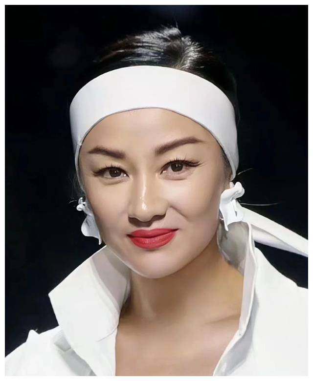 瞿颖,创意无极限:53岁的生活如此潇洒,为何房子却成这样?