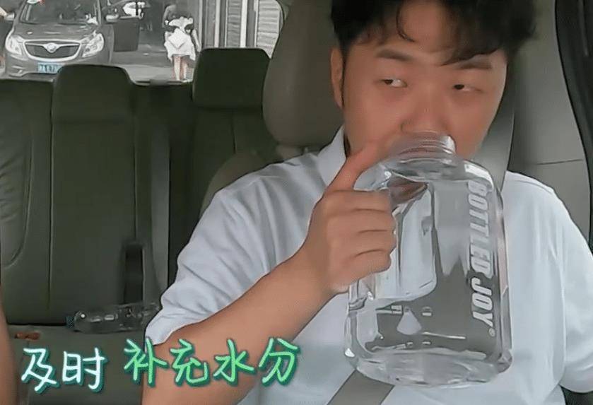 王俊凯为啥用杜海涛同款水桶?