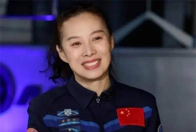 王亚平,一位漂亮的80后宇航员_空军飞行员_赵鹏_父母
