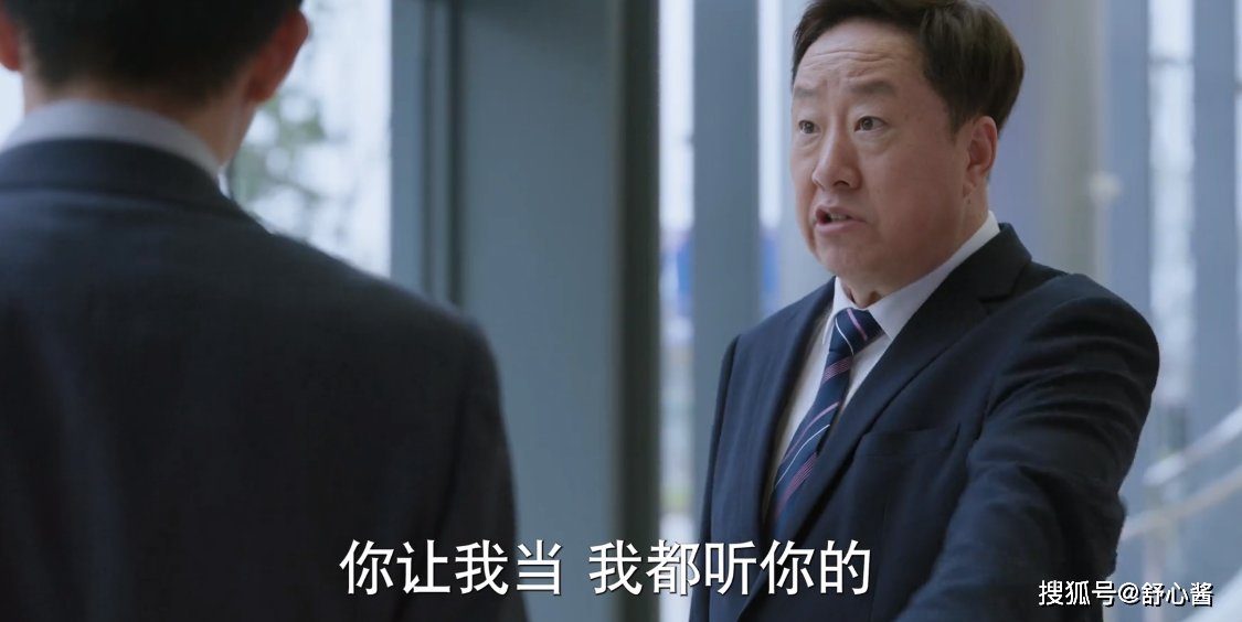 前有朱天才一个人嘚啵嘚,好似单口相声,分分钟成表情包大户;后有