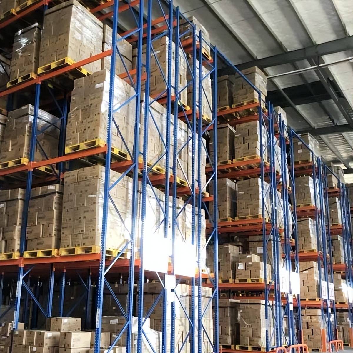 双深度货架和窄巷道货架哪种造价低仓储大型货架工厂解析