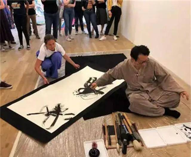 原创四川美院教授张强以书法耍流氓的魔怪