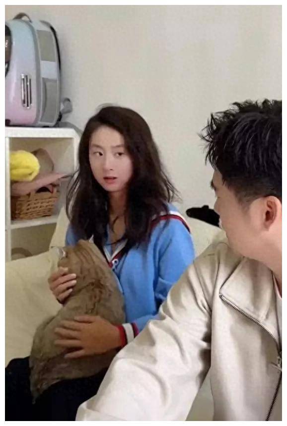 田亮15岁森碟同框女儿可爱圆润展露双下巴魅力