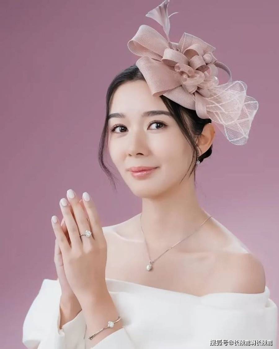 麦明诗自曝一手包办婚礼,网友:女方太恨嫁,希望男方能珍惜_盛劲_林作