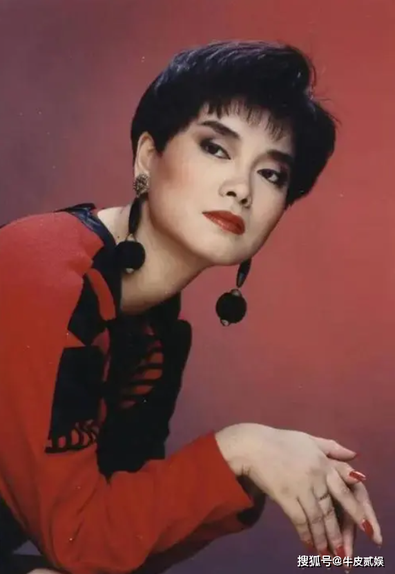 王菲进不了前五,徐小凤排第二,八大殿堂级女歌手究竟谁是第一_张蔷