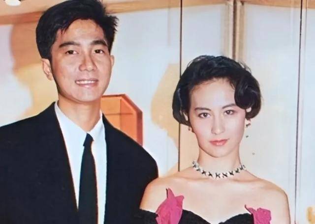 何超琼和何超莲长的像连打扮也像何超琼和多人撞脸若不像我删